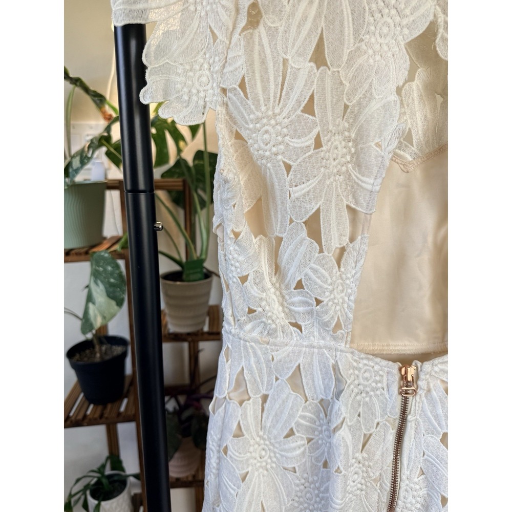 NWT Dolce Vita White Floral Lace Mini Dress Size Small Sheer Overlay Boho Chic - Picture 15 of 16